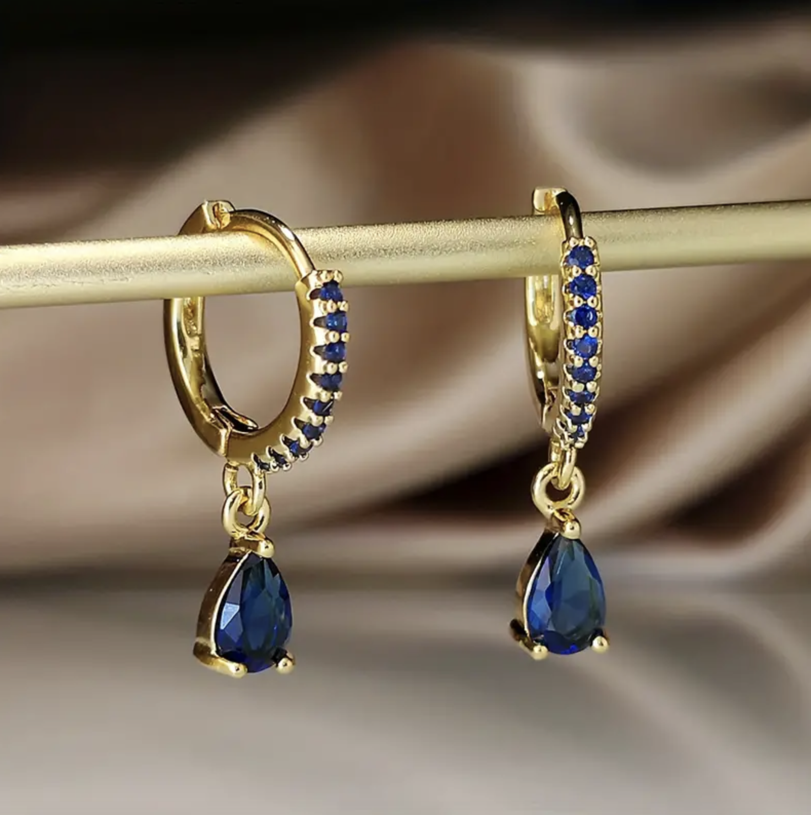 Oorbellen blauw zirkoon