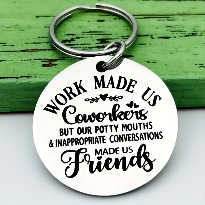 Sleutelhanger met de tekst 'Werk maakte ons collega's, maar onze vriendschap maakte ons familie