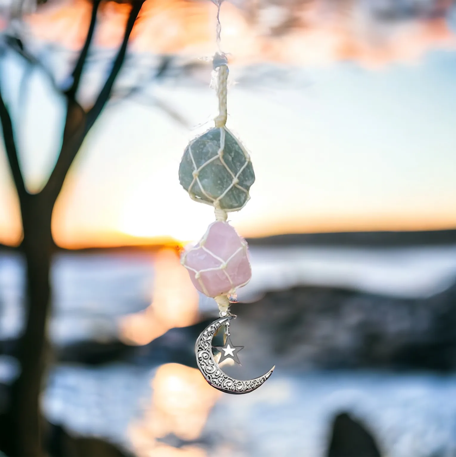 Maan hanger met Rozenkwarts en Amazoniet