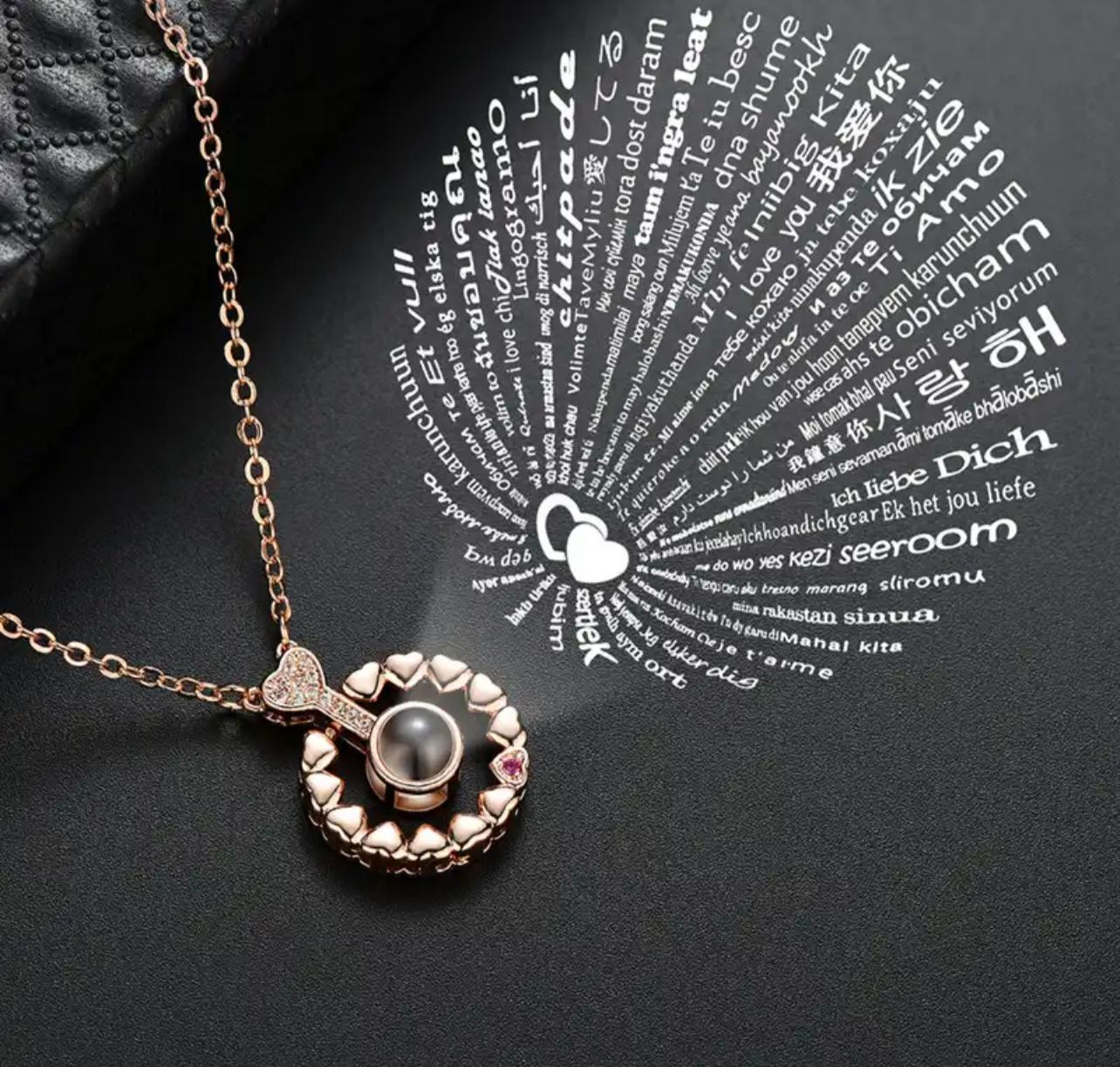 Rosé Goudkleurige Ketting met Ronde Hartjes en "I Love You" Projectie hanger